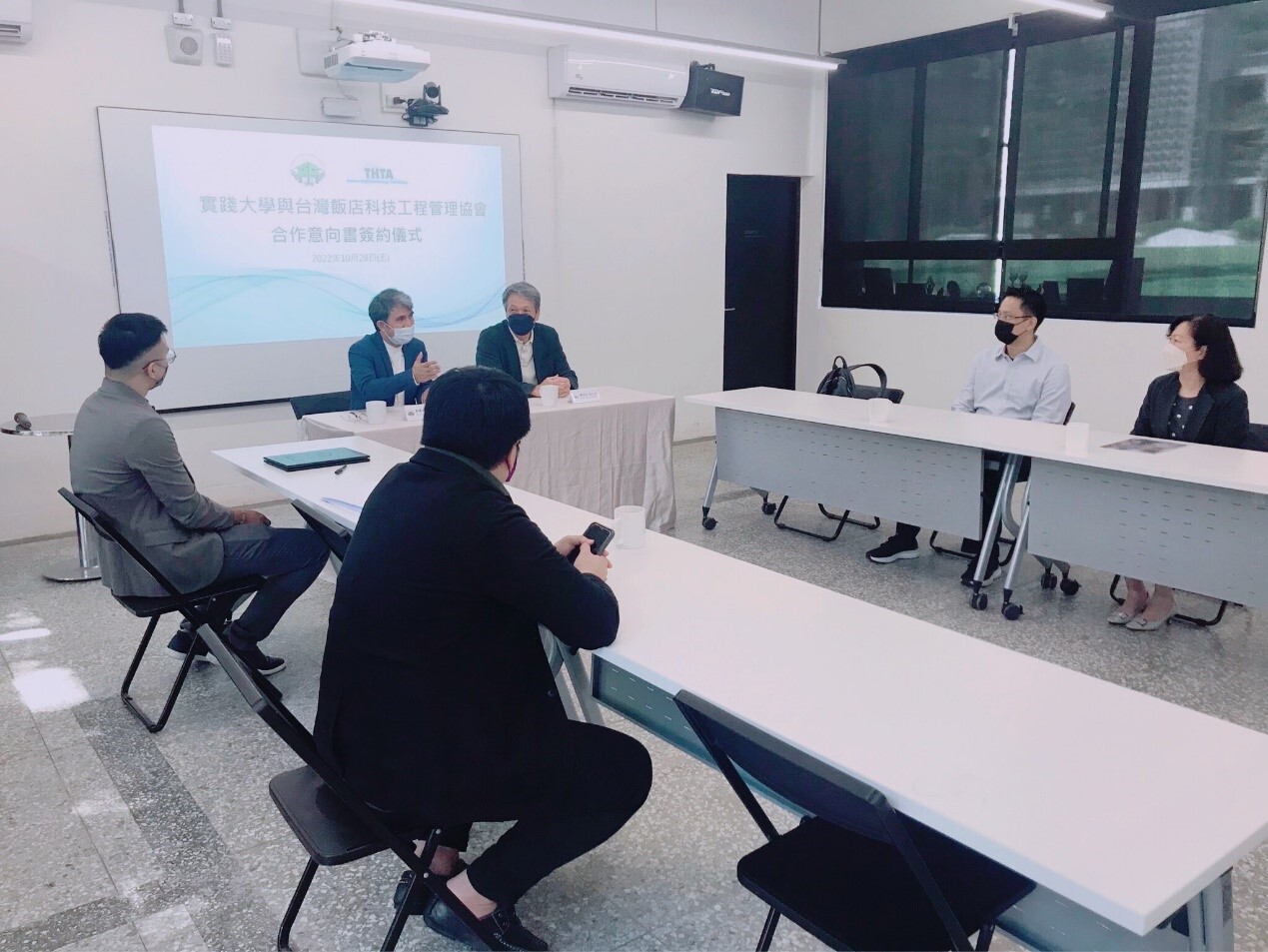 與台灣飯店科技工程管理協會(THTA)鄭乾池執行長簽訂合作意向書