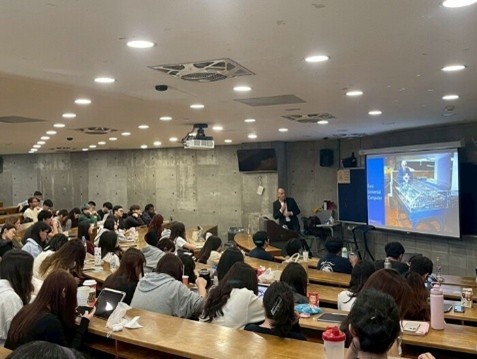 德國姐妹校福兹堡應用科技大學前校長蒞校辦理講座活動照片